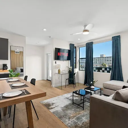 Stylish 2 Bedroom King Bed Evcharger Pet-Friendly Balcony